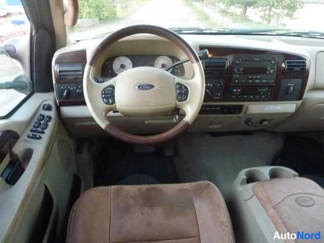Punainen Ford F250 2004, ohjaamo, kuva 21