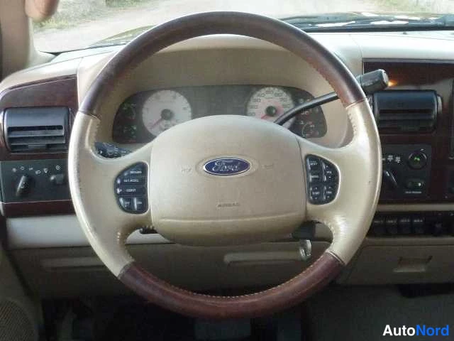 Punainen Ford F250 2004, yksityiskohta, kuva 28