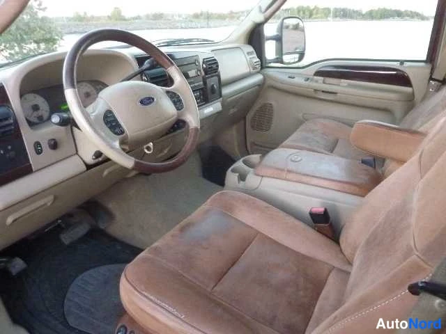 Punainen Ford F250 2004, ohjaamo, kuva 22