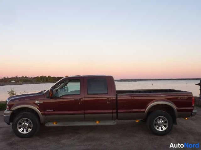 Punainen Ford F250 2004, etuviisto, keula vasemmalle, kuva 5