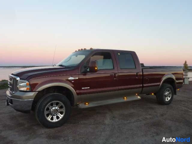 Punainen Ford F250 2004, etuviisto, keula vasemmalle, kuva 6