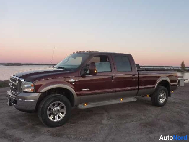 Punainen Ford F250 2004, etuviisto, keula vasemmalle, kuva 6