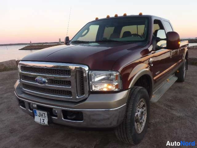 Punainen Ford F250 2004, etuviisto, keula vasemmalle, kuva 7