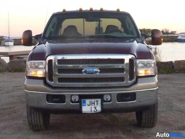 Punainen Ford F250 2004, edestä, kuva 10