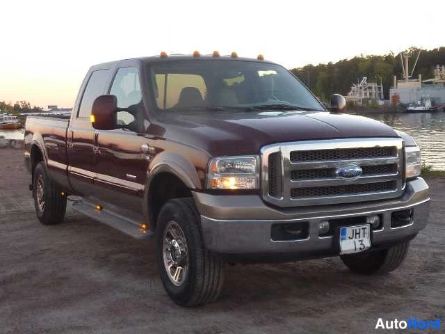 Punainen Ford F250 2004, etuviisto, keula oikealle, kuva 8