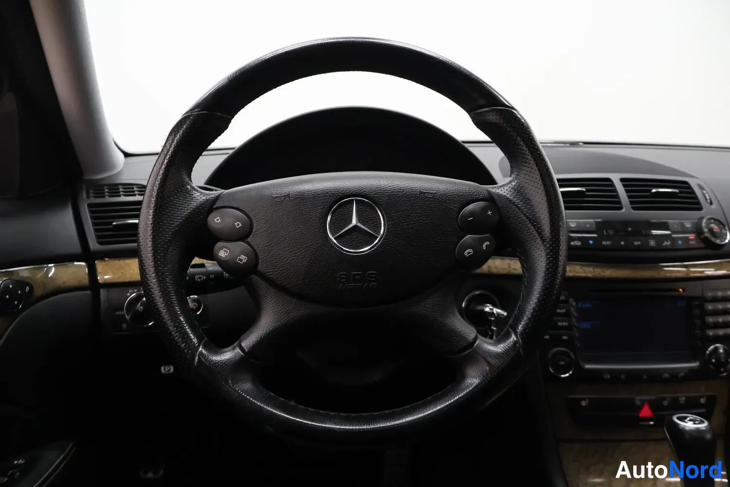 Hopea Mercedes-Benz E 550 2007, kuva 11