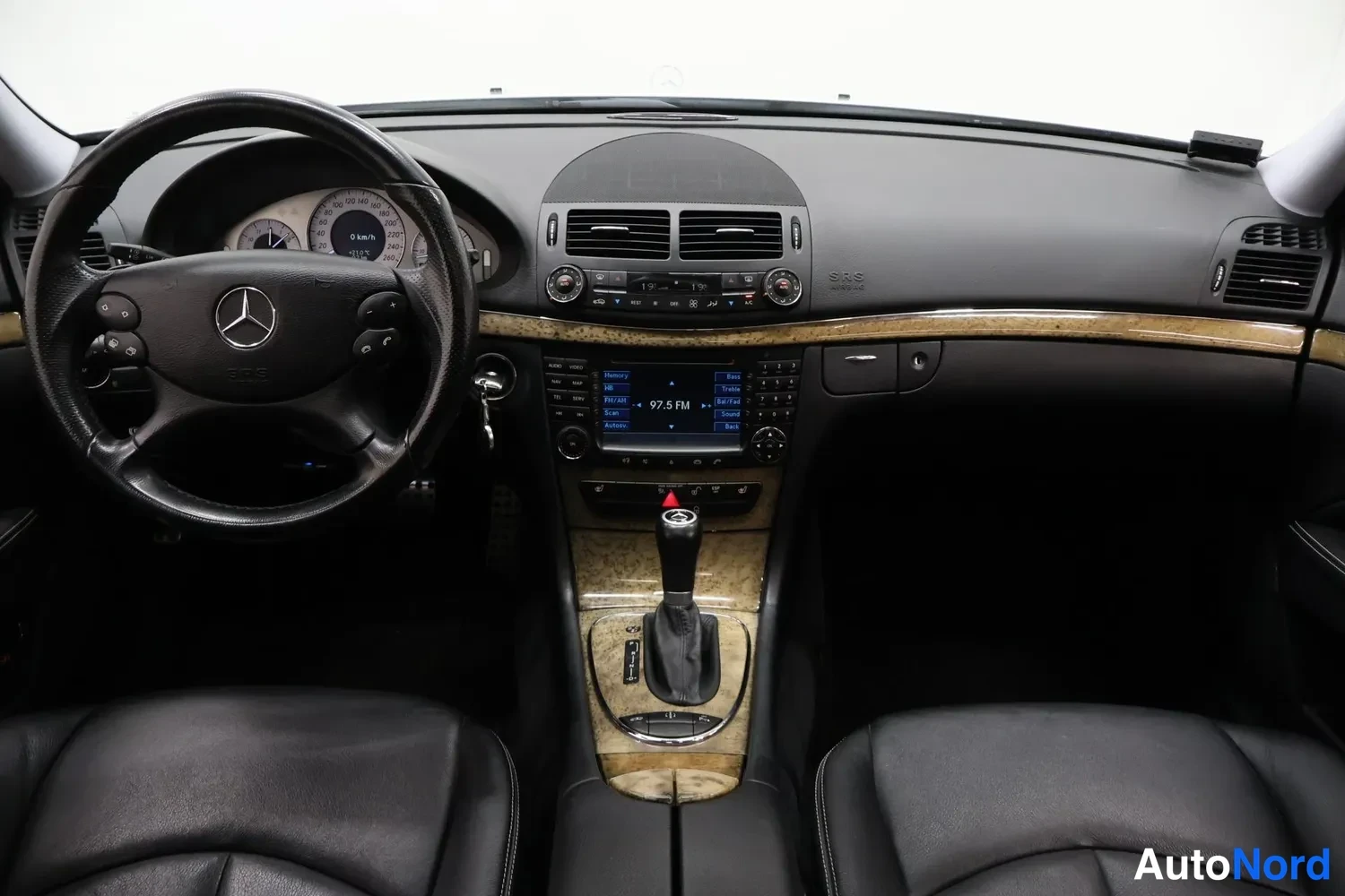 Hopea Mercedes-Benz E 550 2007, kuva 12