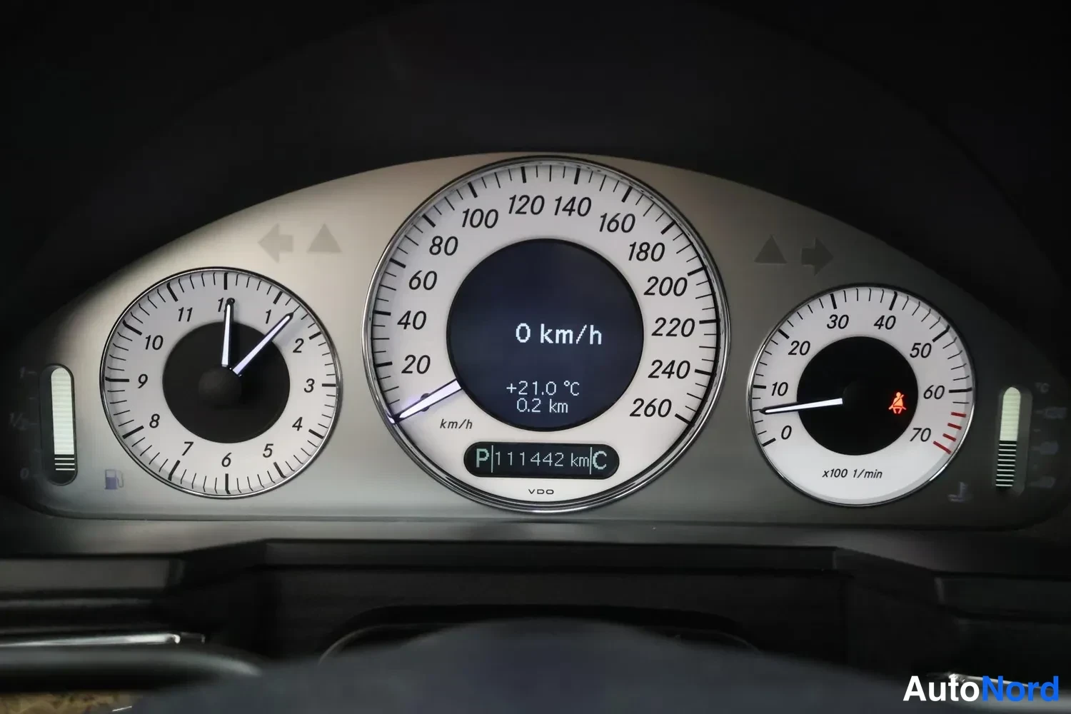 Hopea Mercedes-Benz E 550 2007, kuva 14