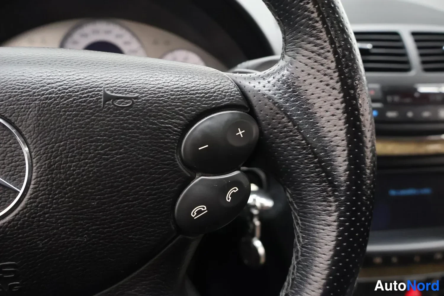 Hopea Mercedes-Benz E 550 2007, kuva 27