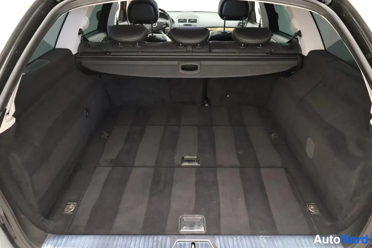 Hopea Mercedes-Benz E 550 2007, kuva 23