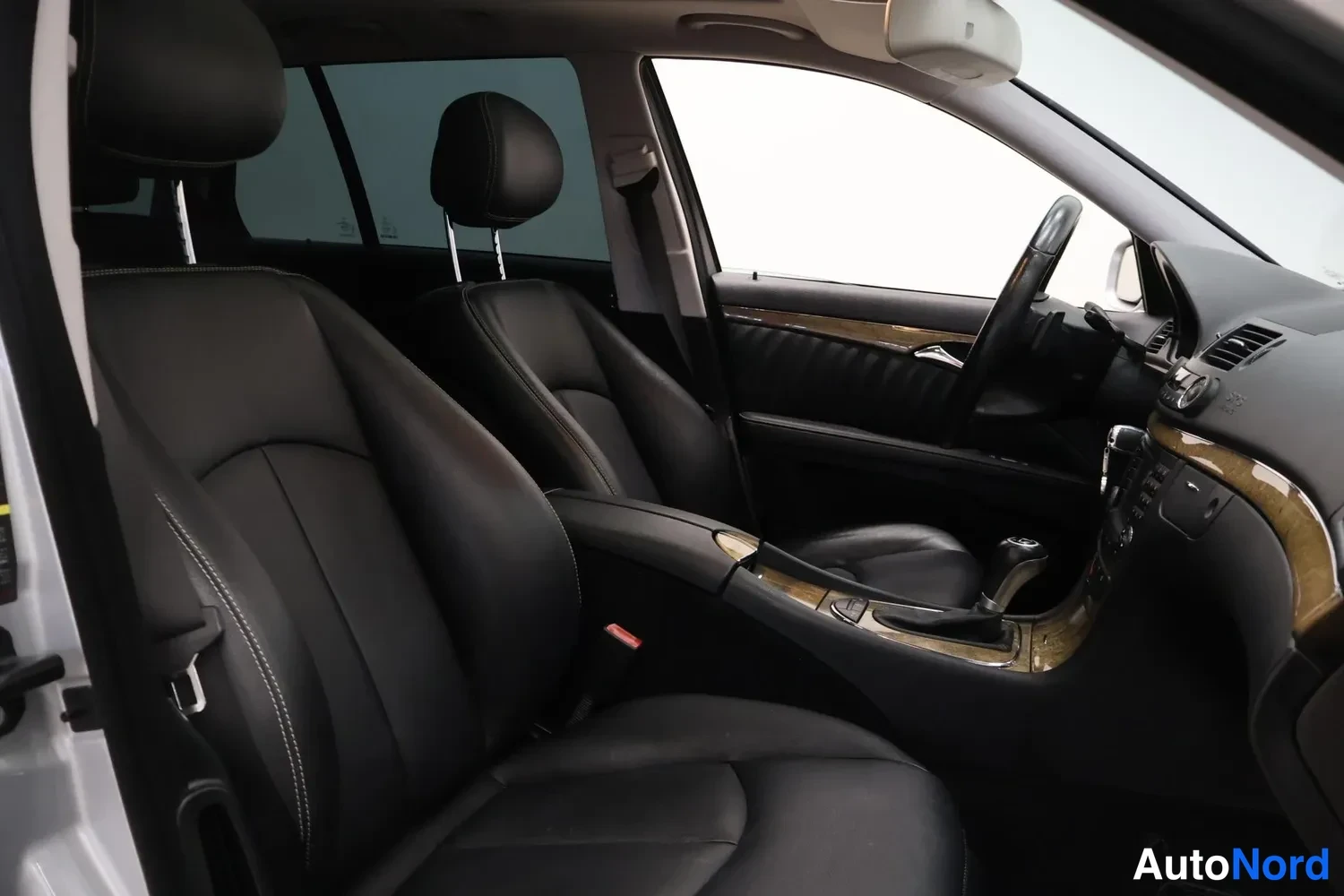 Hopea Mercedes-Benz E 550 2007, kuva 7