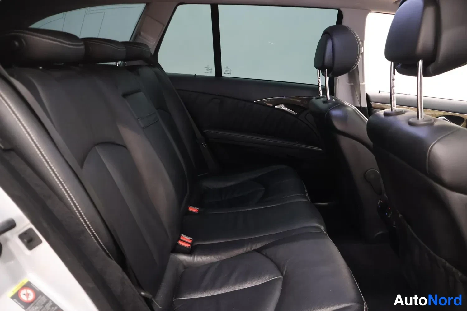 Hopea Mercedes-Benz E 550 2007, kuva 9