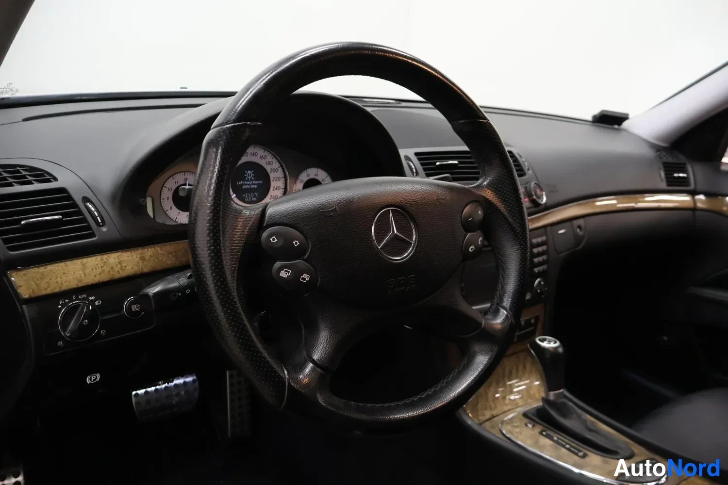 Hopea Mercedes-Benz E 550 2007, kuva 10