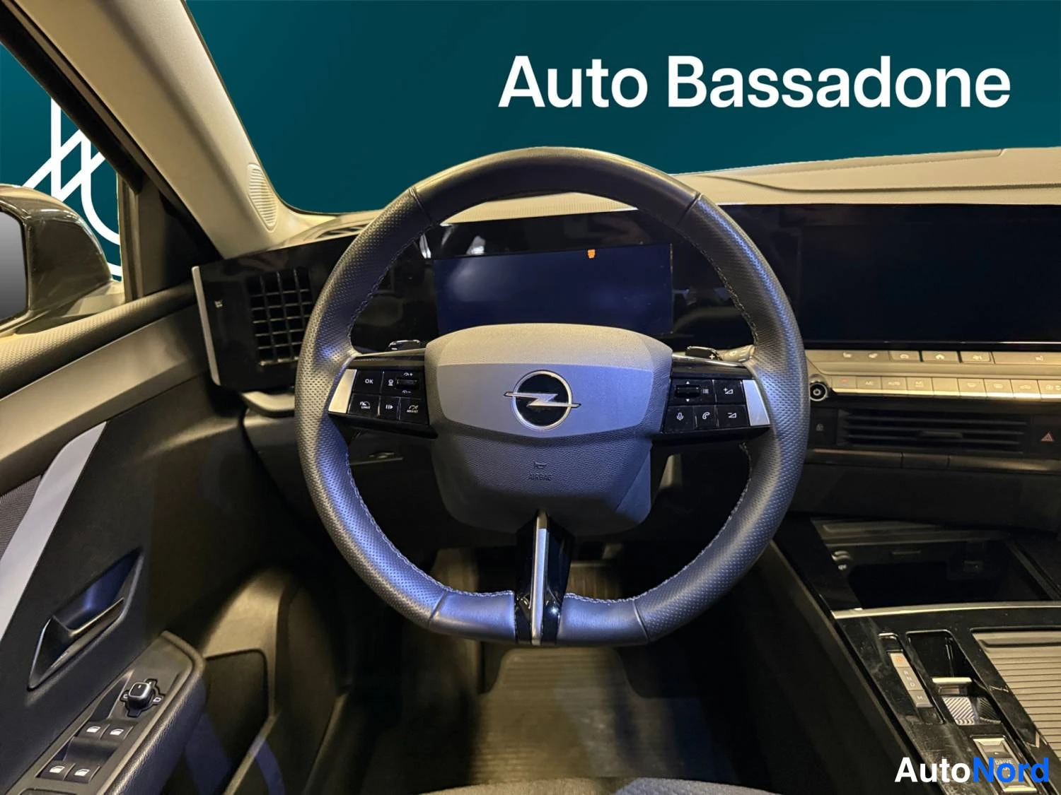 Musta Opel Astra Sports Tourer 2024, kuva 12