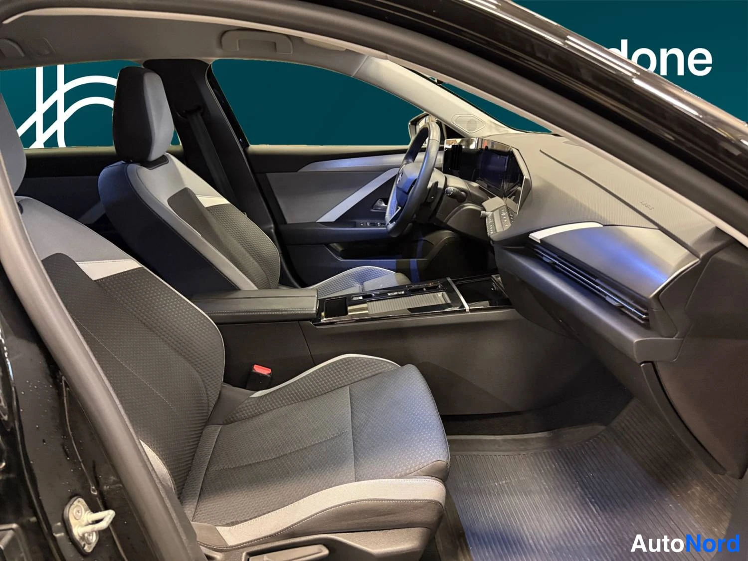 Musta Opel Astra Sports Tourer 2024, kuva 15