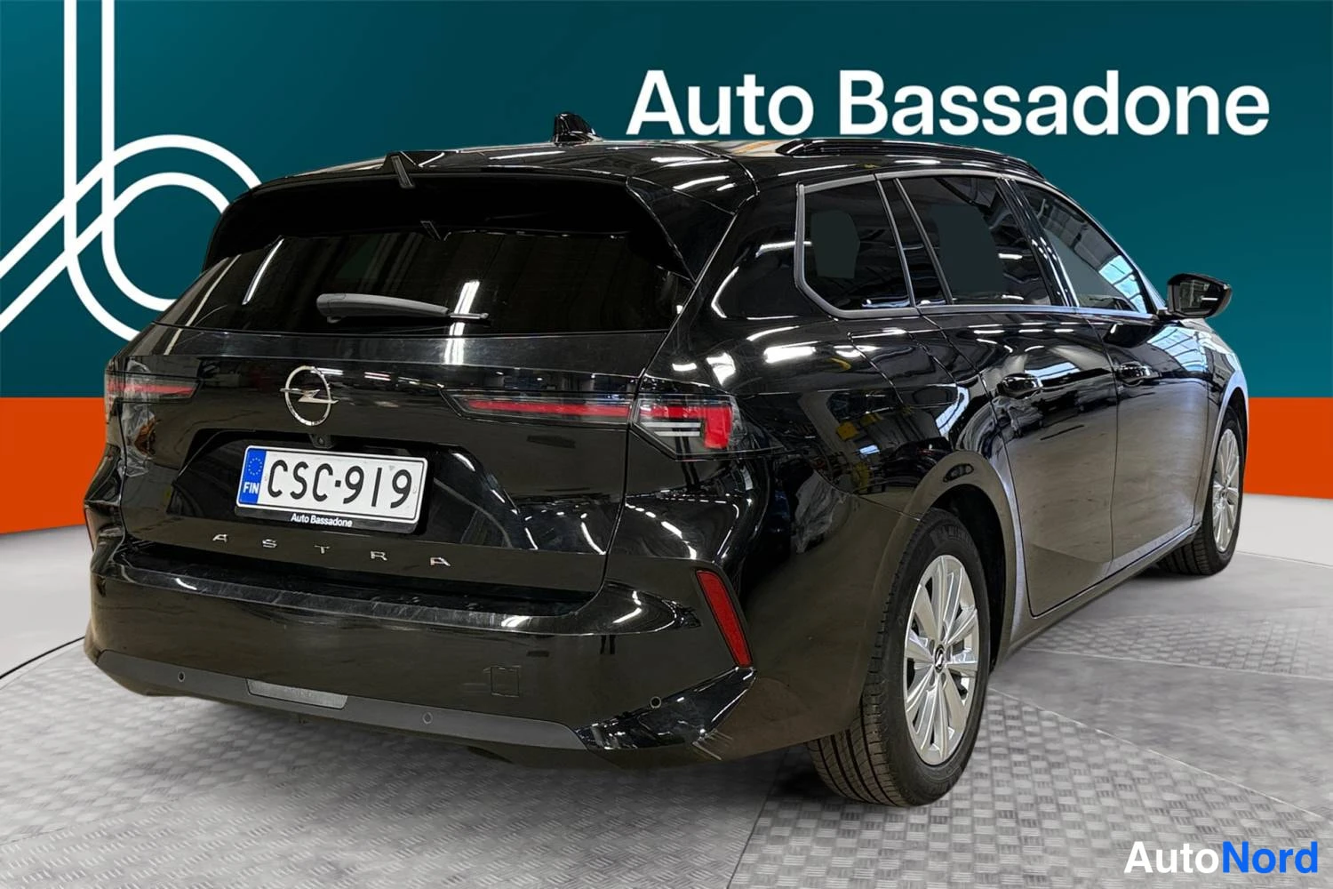 Musta Opel Astra Sports Tourer 2024, takaviisto, kuva 6