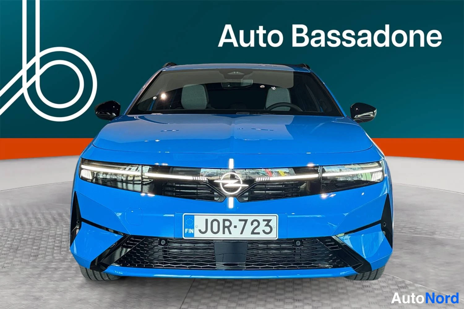 Sininen Opel Astra sports tourer 2026, edestä, kuva 2