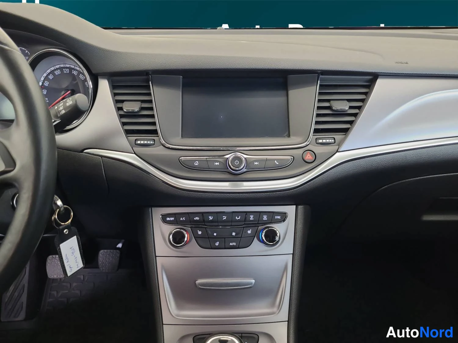 Punainen Opel Astra Sports Tourer 2017, kuva 11