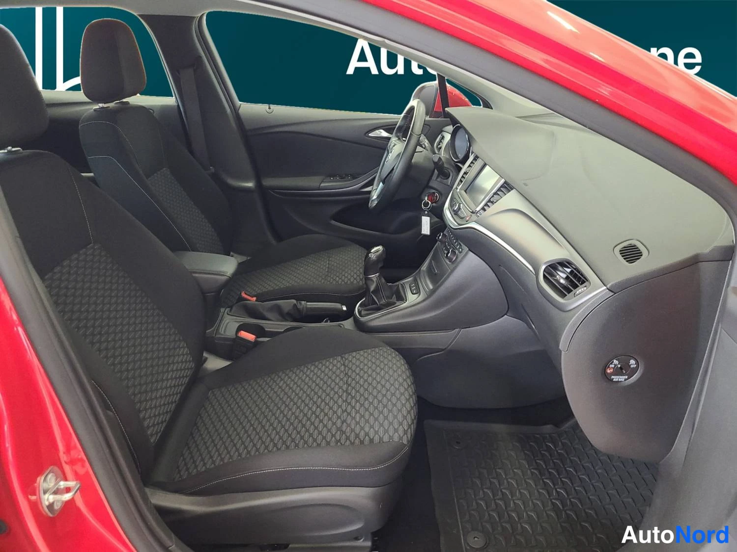 Punainen Opel Astra Sports Tourer 2017, kuva 14