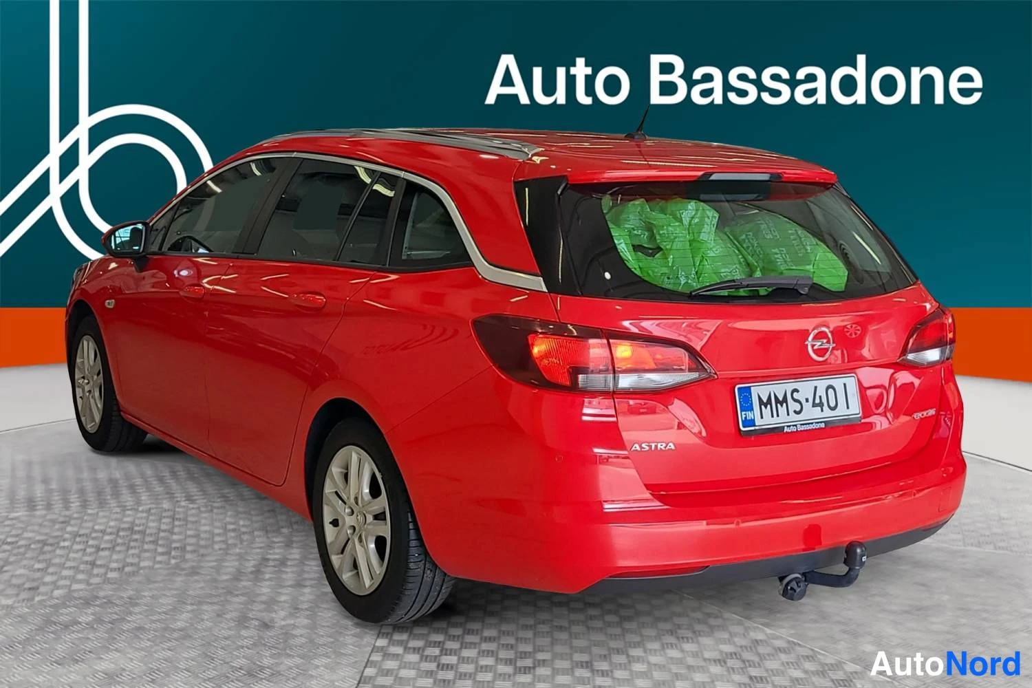 Punainen Opel Astra Sports Tourer 2017, takaviisto, kuva 7