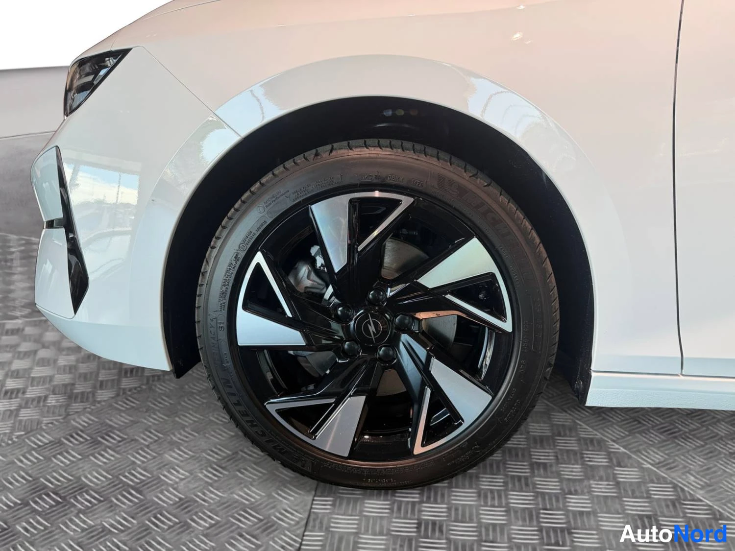 Valkoinen Opel Astra Sports Tourer 2026, kuva 13