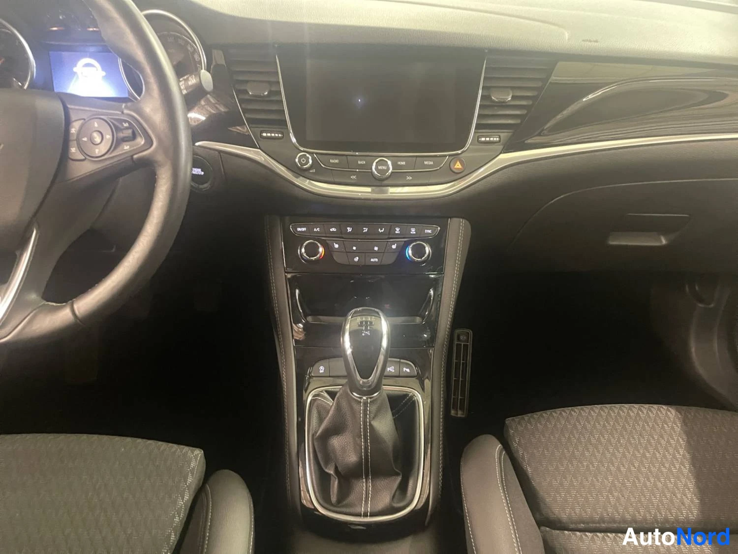 Punainen Opel Astra Sports Tourer 2018, kuva 15