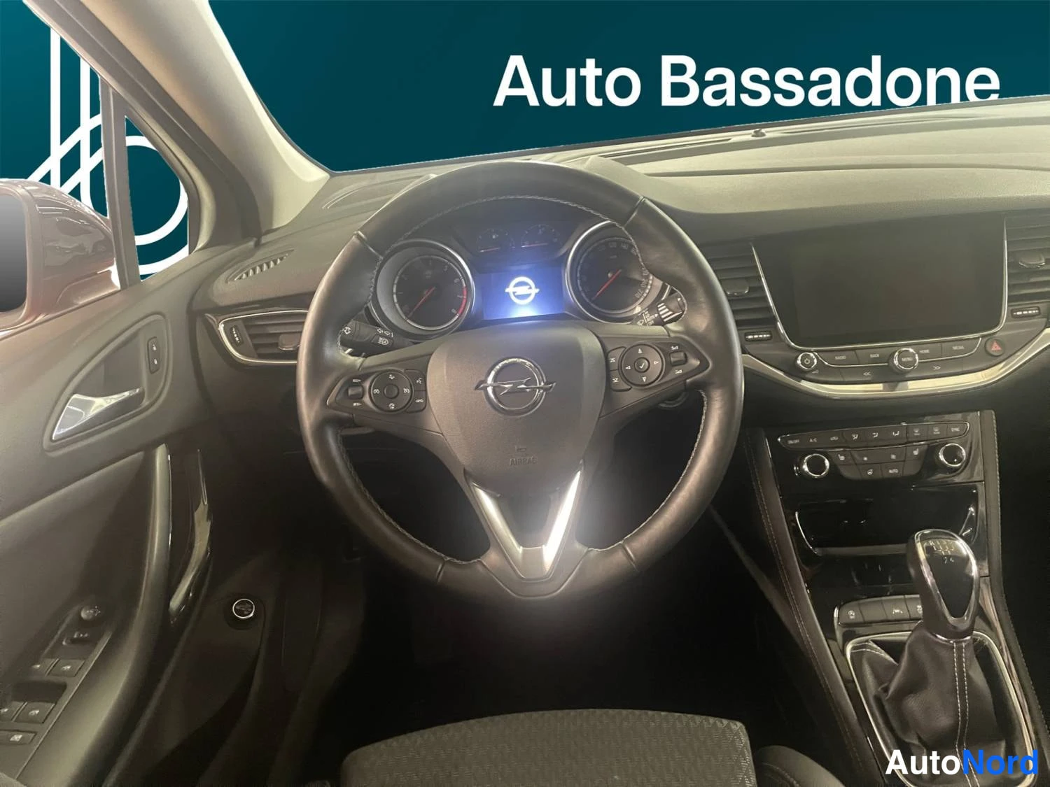 Punainen Opel Astra Sports Tourer 2018, kuva 16