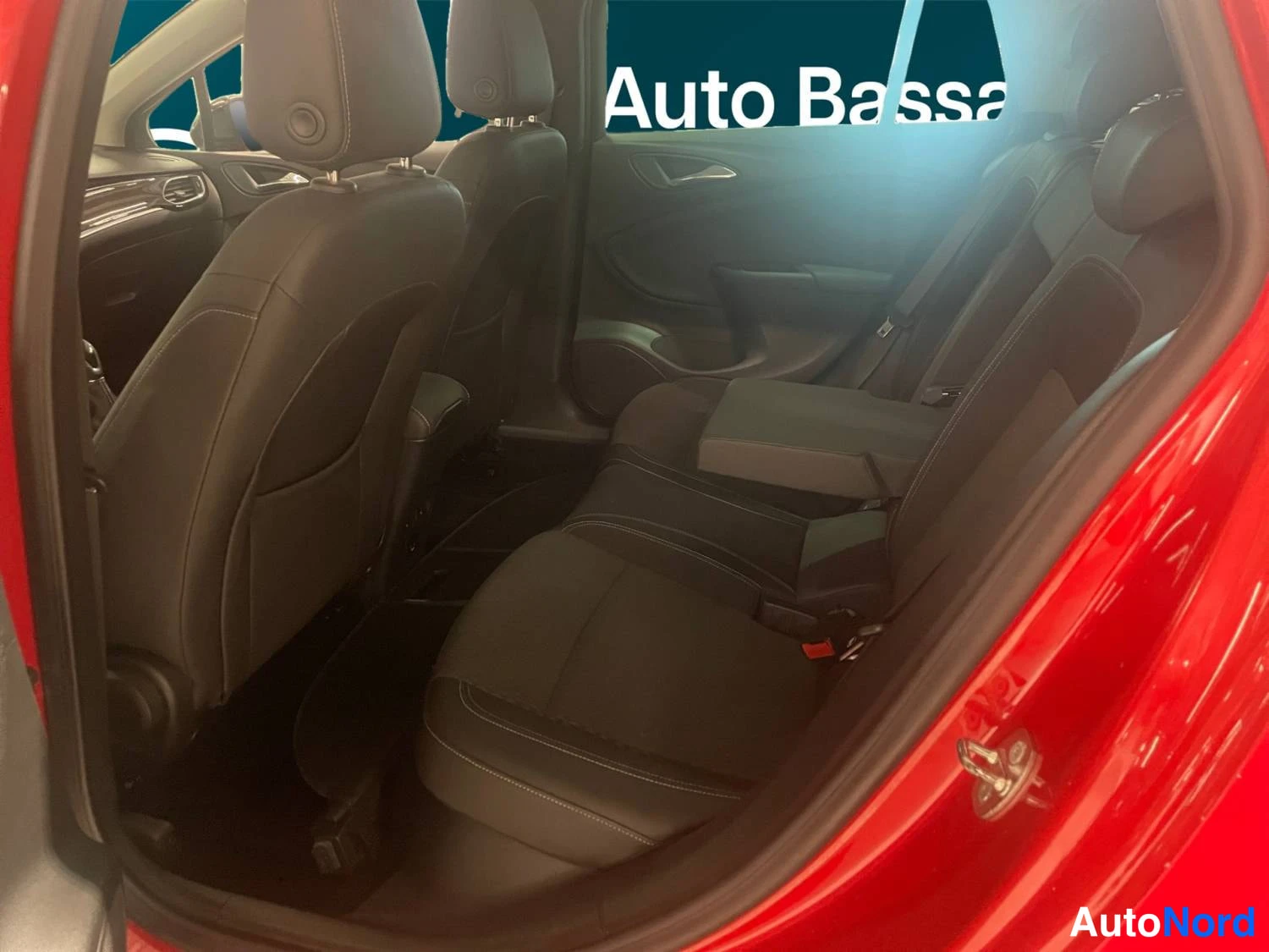 Punainen Opel Astra Sports Tourer 2018, kuva 17