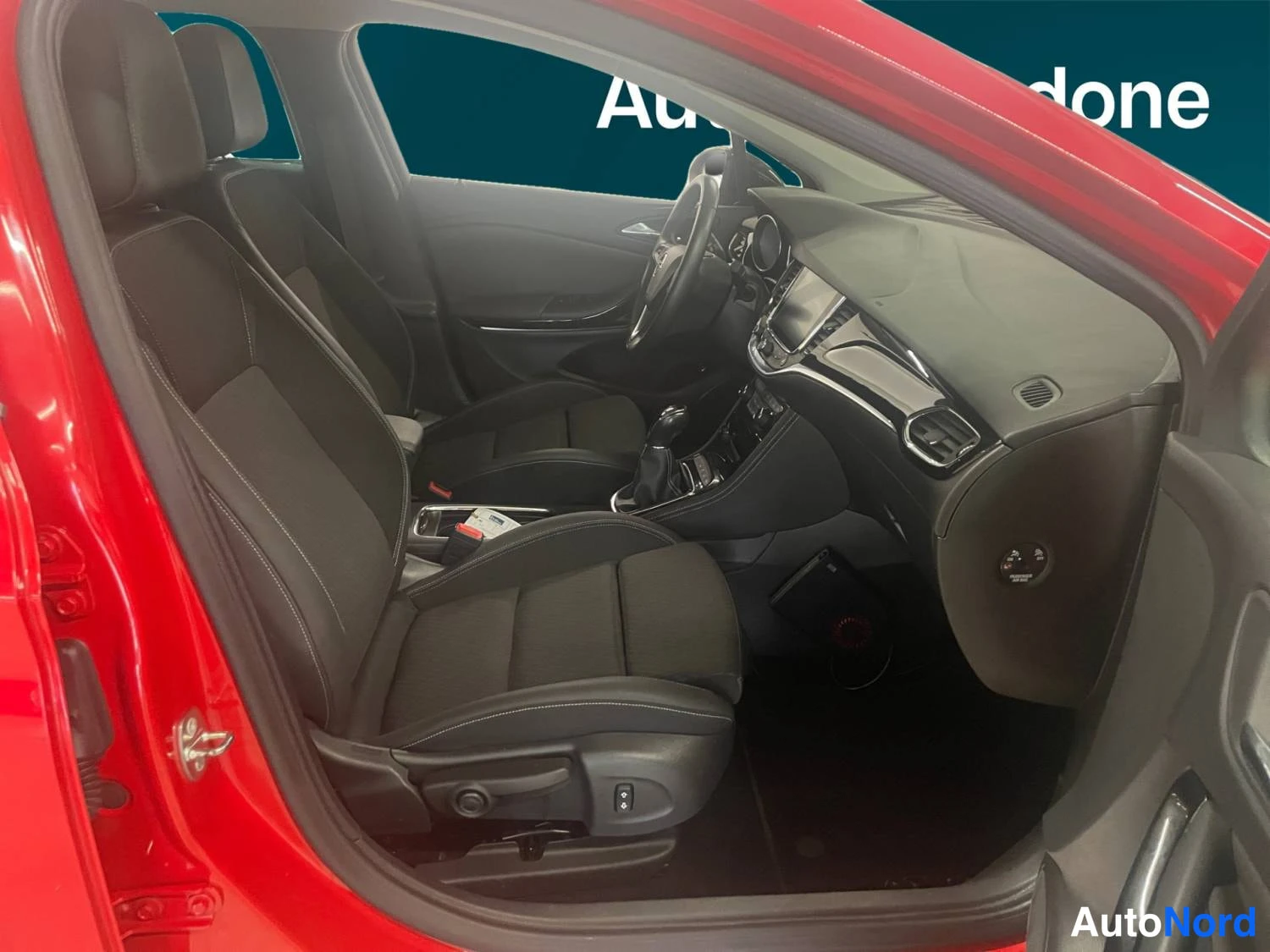 Punainen Opel Astra Sports Tourer 2018, kuva 10