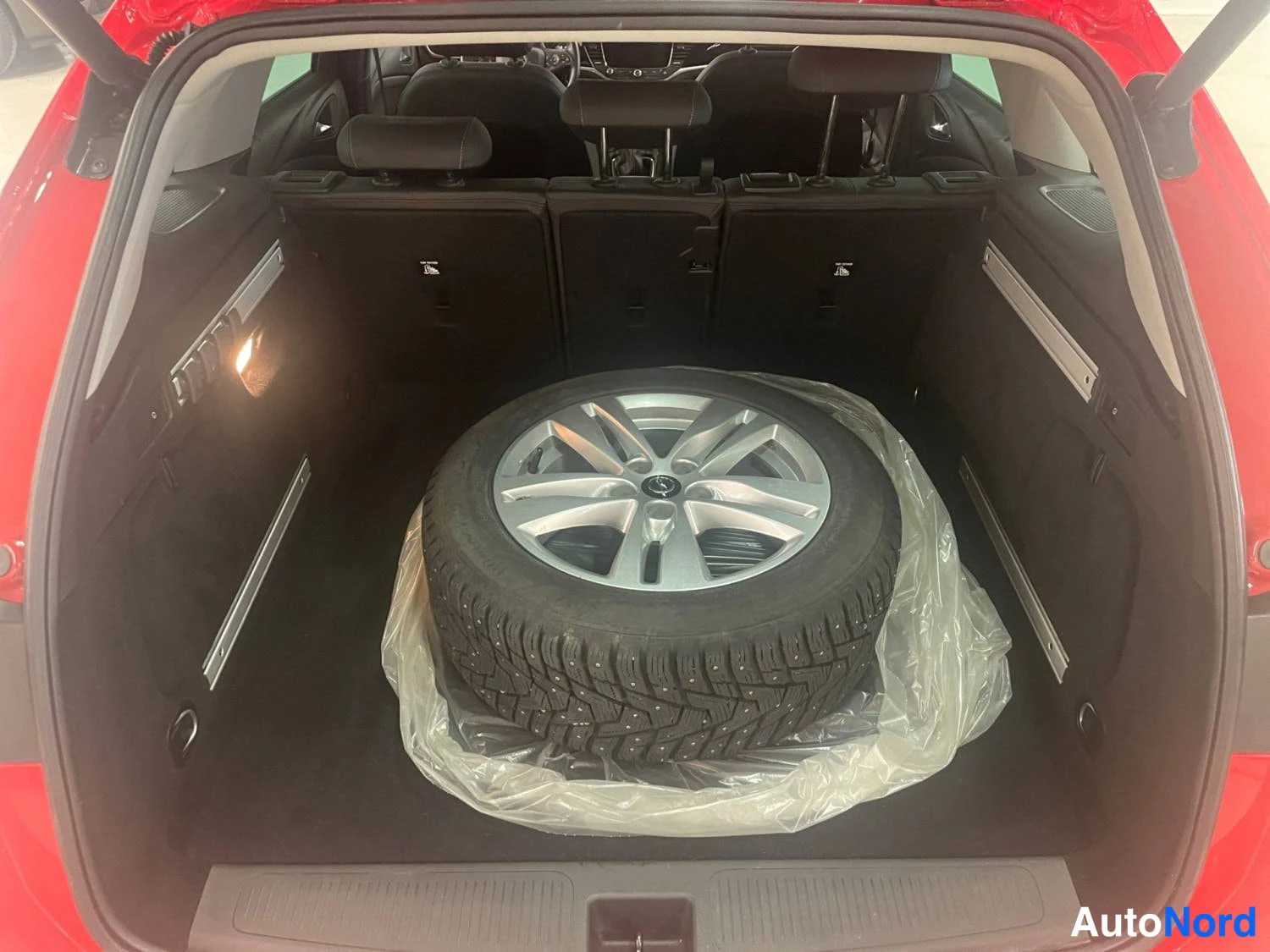 Punainen Opel Astra Sports Tourer 2018, kuva 18