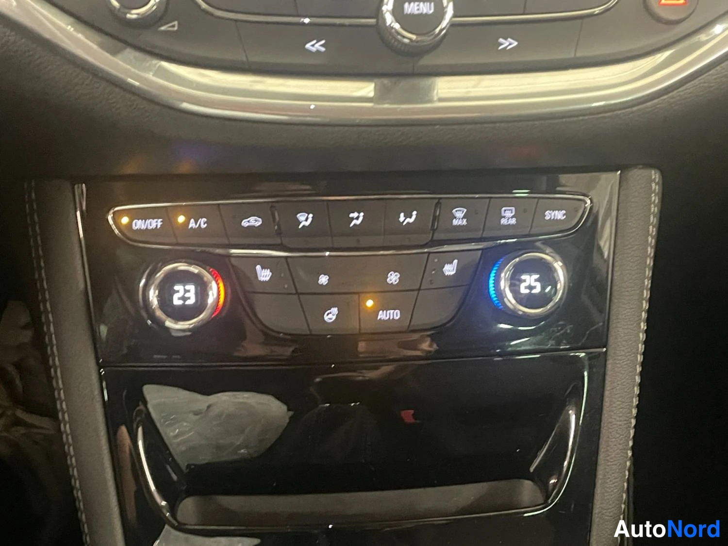 Punainen Opel Astra Sports Tourer 2018, kuva 21