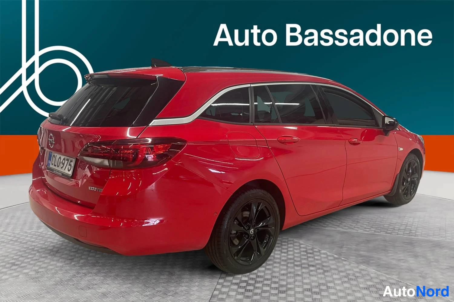 Punainen Opel Astra Sports Tourer 2018, takaviisto, kuva 7