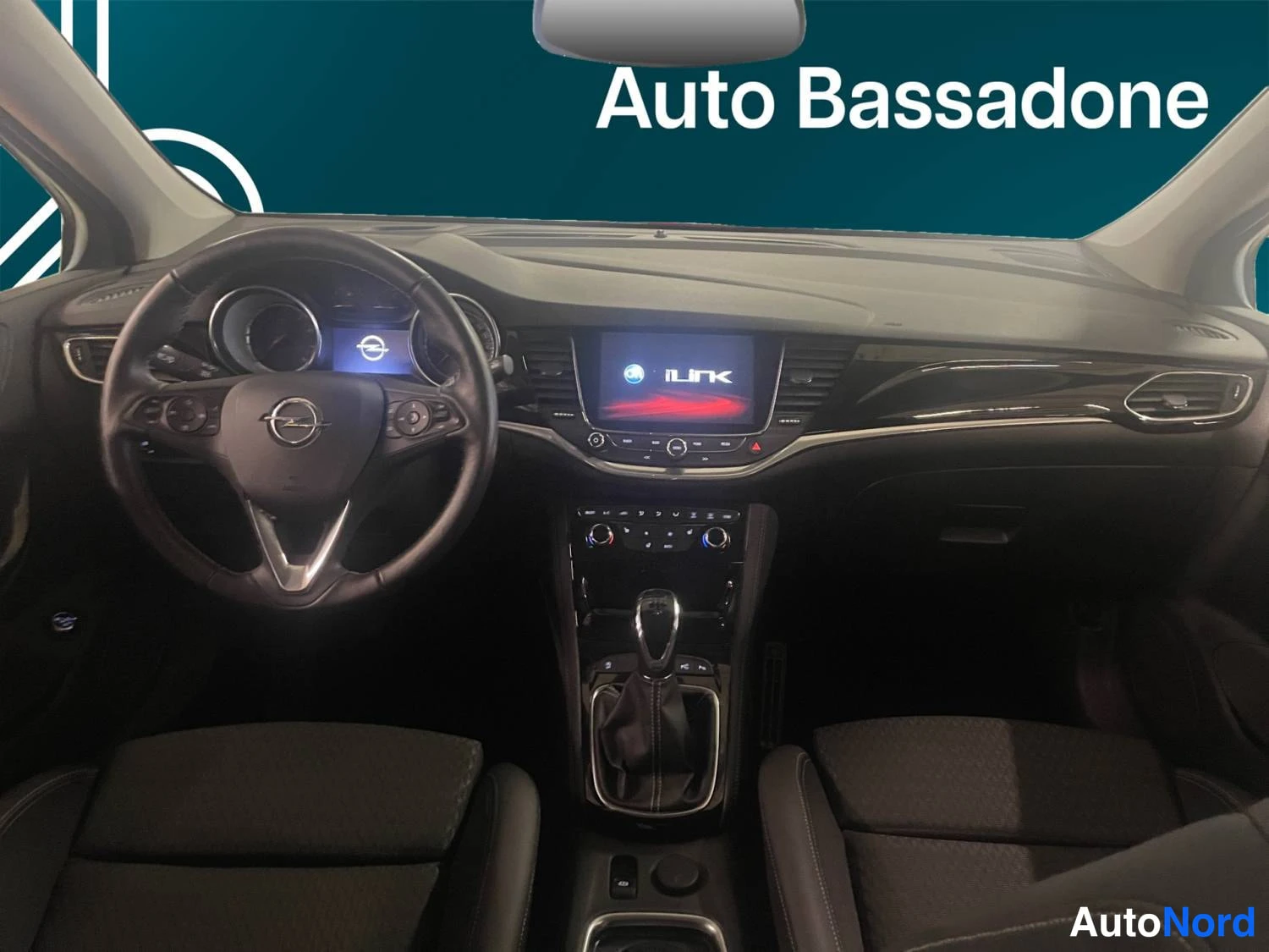 Punainen Opel Astra Sports Tourer 2018, kuva 14