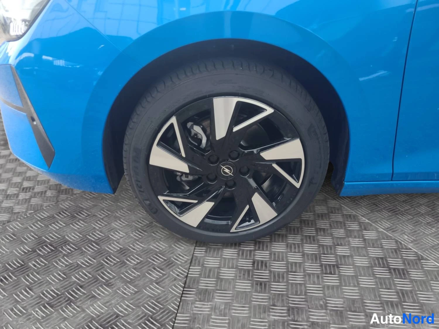 Sininen Opel Astra Sports Tourer 2026, etuviisto, keula vasemmalle, kuva 2