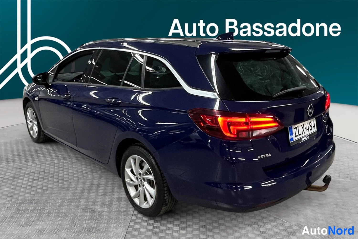 Sininen Opel Astra Sports Tourer 2018, takaviisto, kuva 6