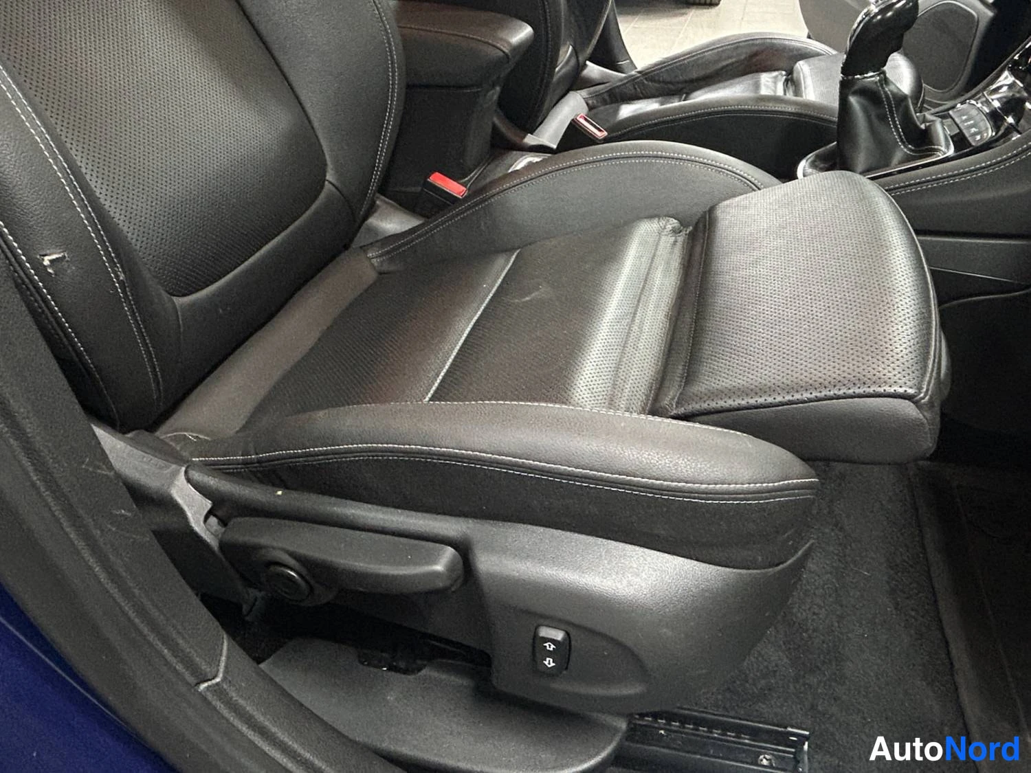 Sininen Opel Astra Sports Tourer 2018, kuva 18