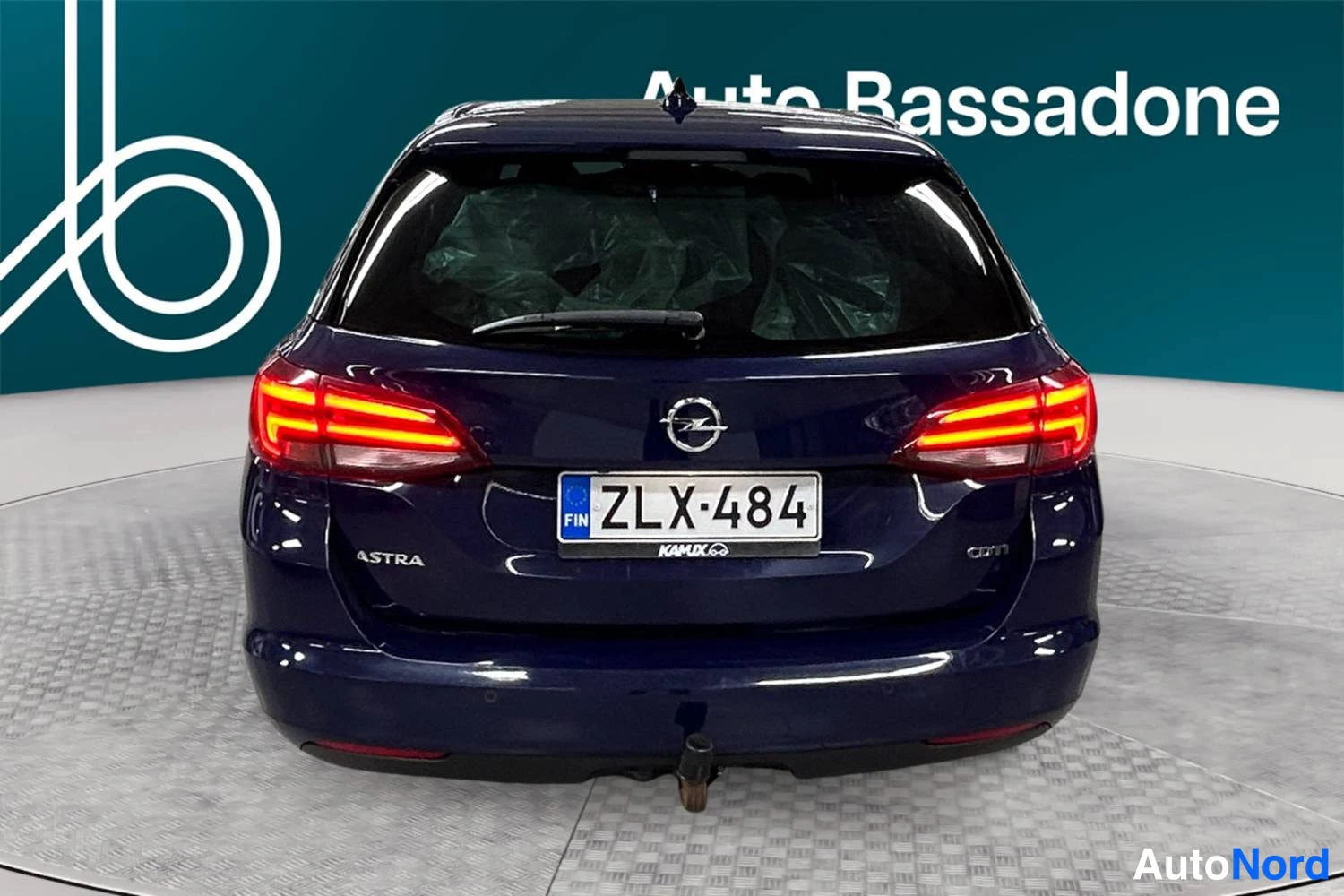 Sininen Opel Astra Sports Tourer 2018, takaa, kuva 8