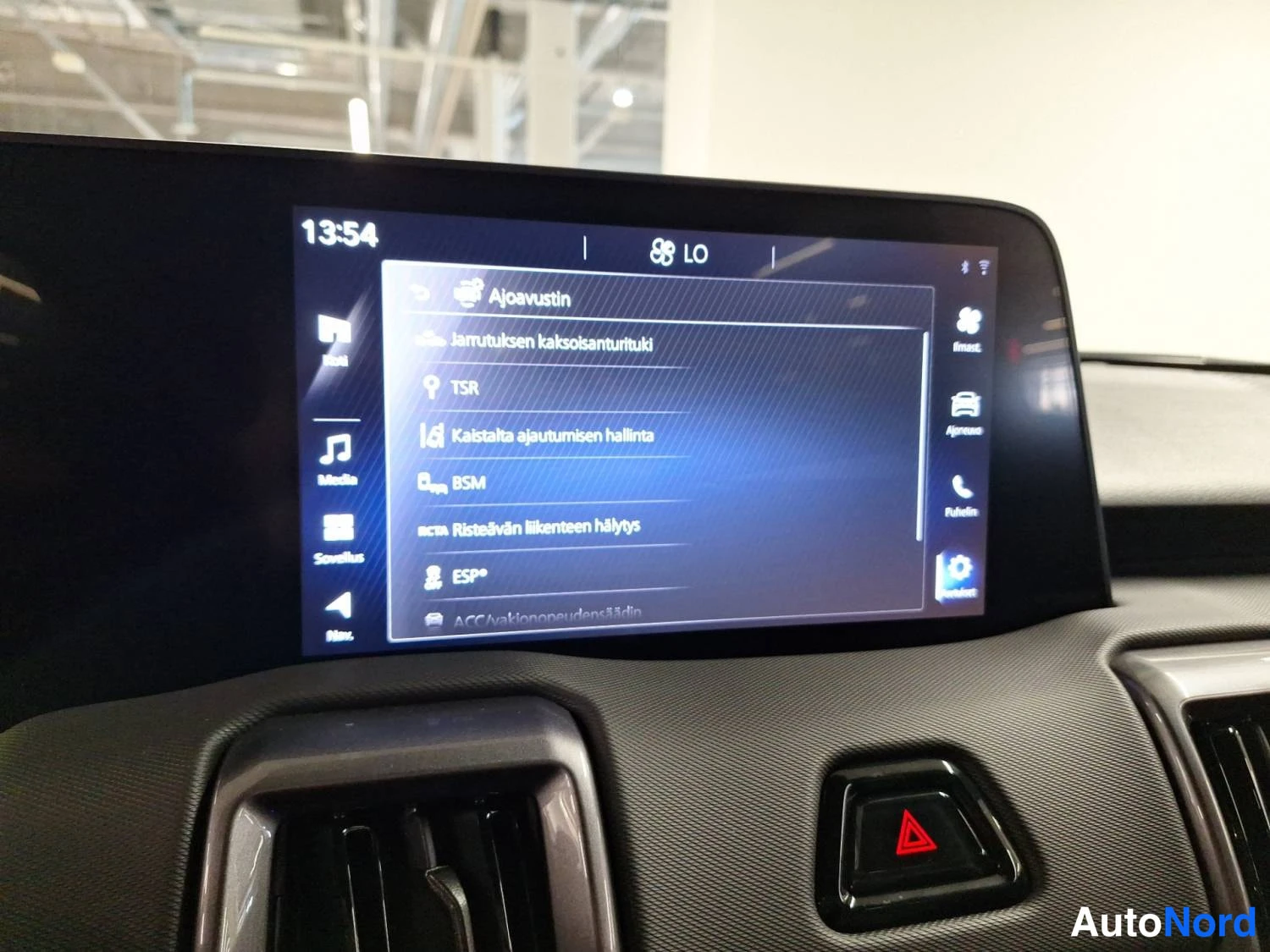 Sininen Suzuki E vitara 2026, kuva 17