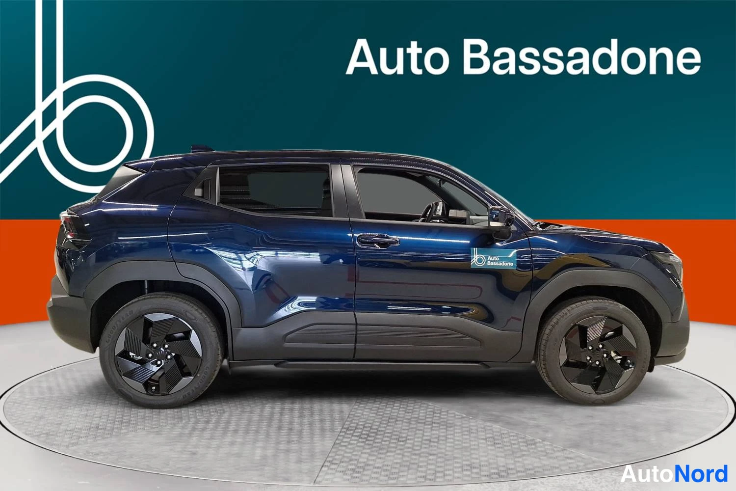 Sininen Suzuki E vitara 2026, sivulta, kuva 5