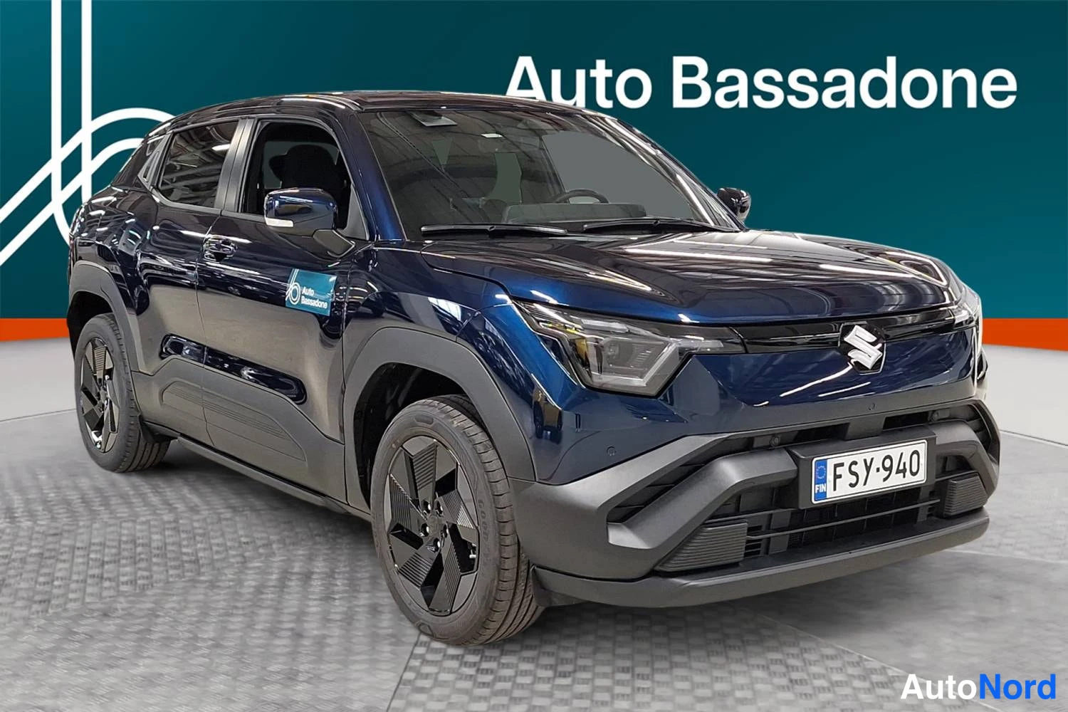Sininen Suzuki E vitara 2026, etuviisto, keula oikealle, kuva 2