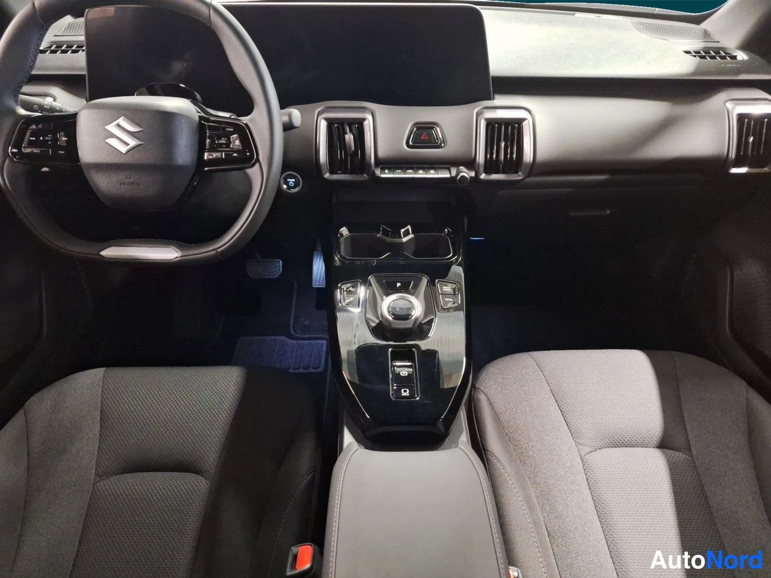 Sininen Suzuki E vitara 2026, kuva 24