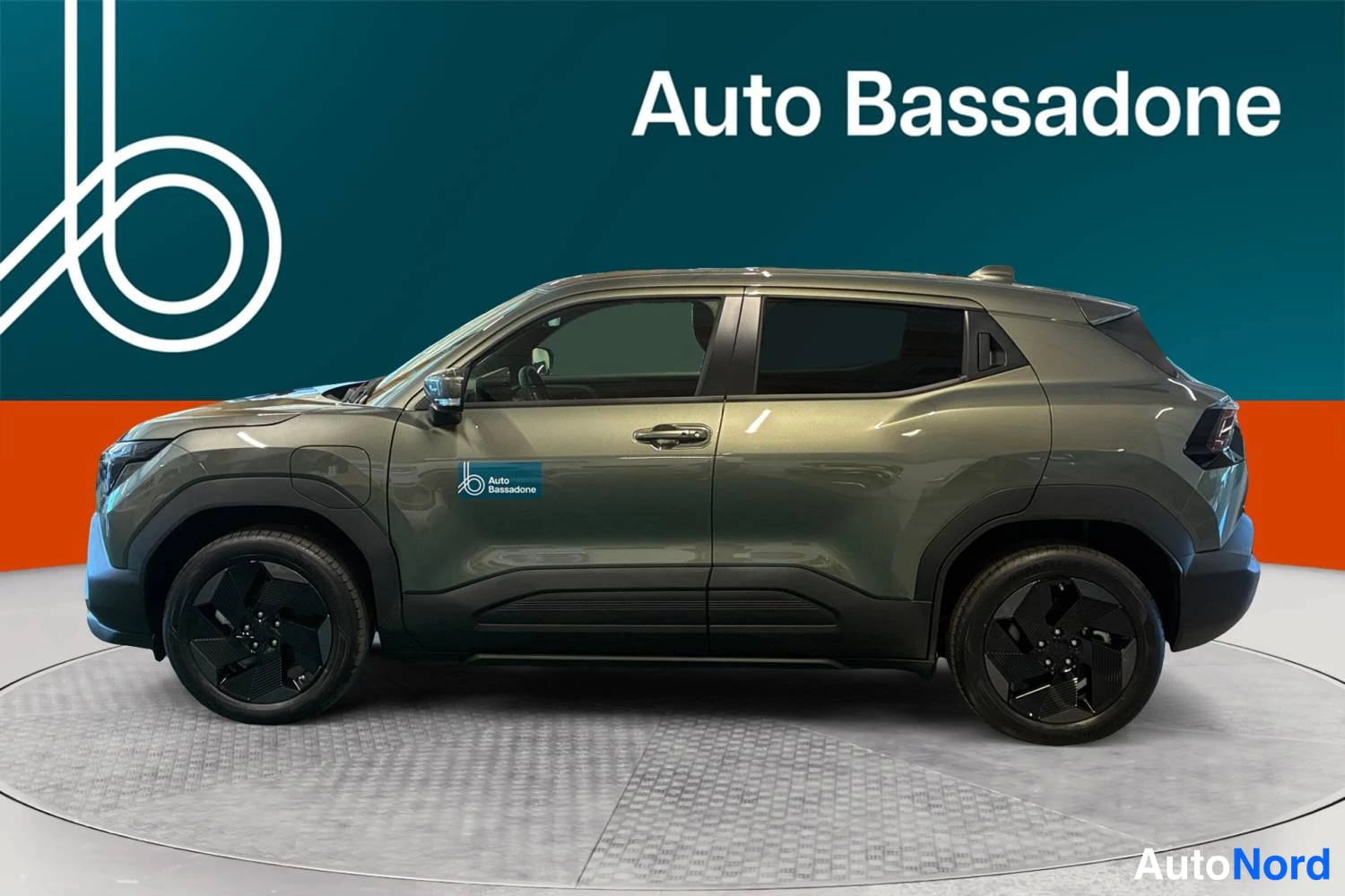 Vihreä Suzuki E vitara 2026, sivulta, kuva 4