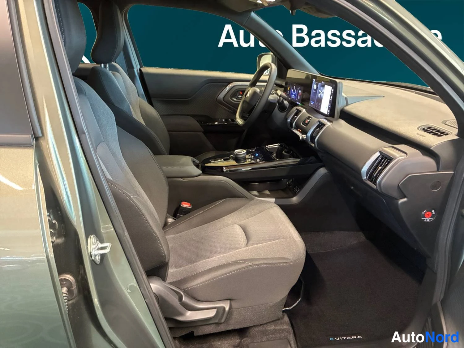 Vihreä Suzuki E vitara 2026, kuva 15