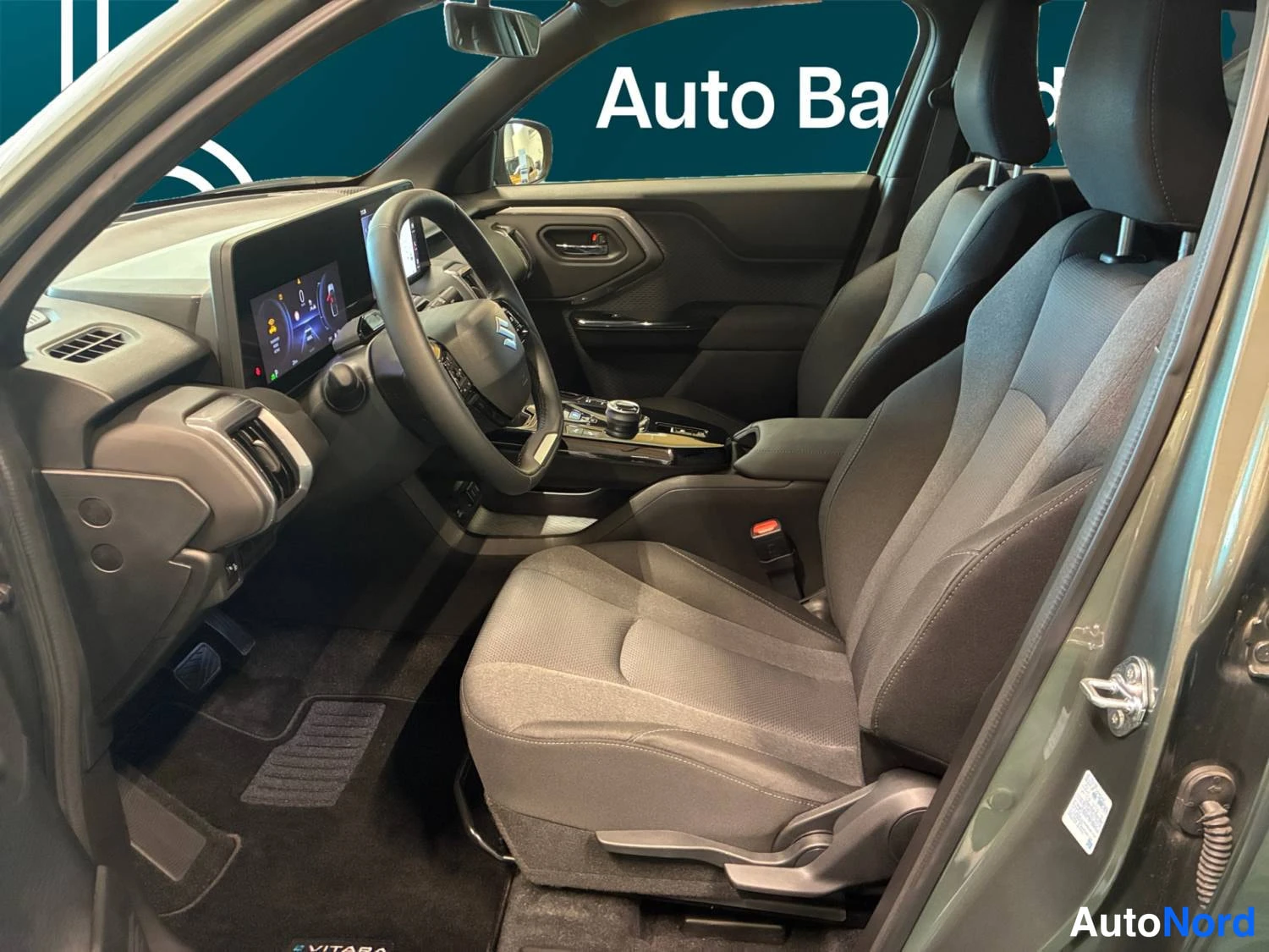 Vihreä Suzuki E vitara 2026, kuva 9