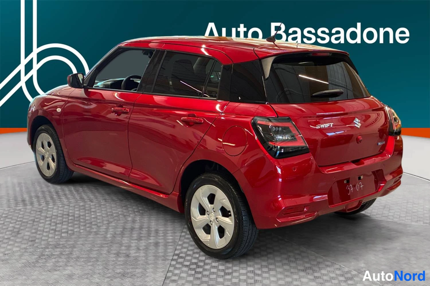 Punainen Suzuki Swift 2026, takaviisto, kuva 7