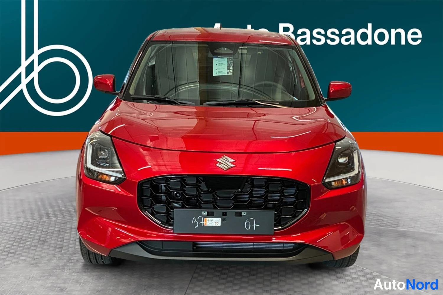 Punainen Suzuki Swift 2026, edestä, kuva 4