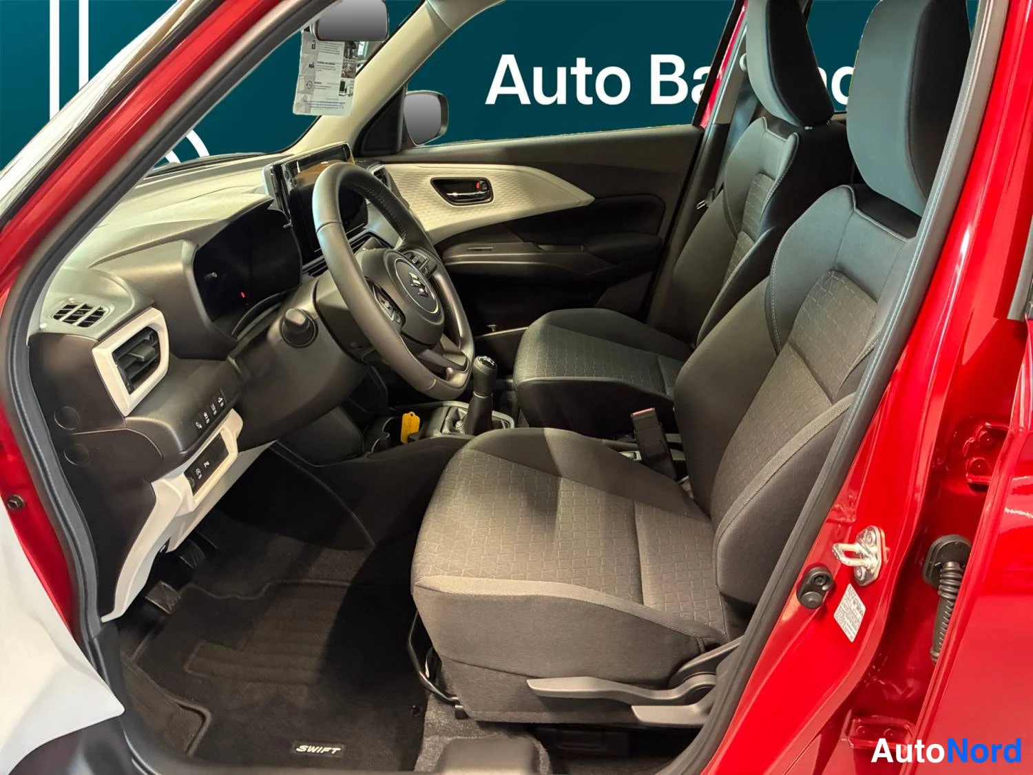 Punainen Suzuki Swift 2026, kuva 10