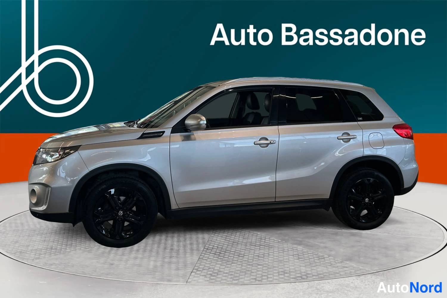 Hopea Suzuki Vitara 2017, etuviisto, keula vasemmalle, kuva 2