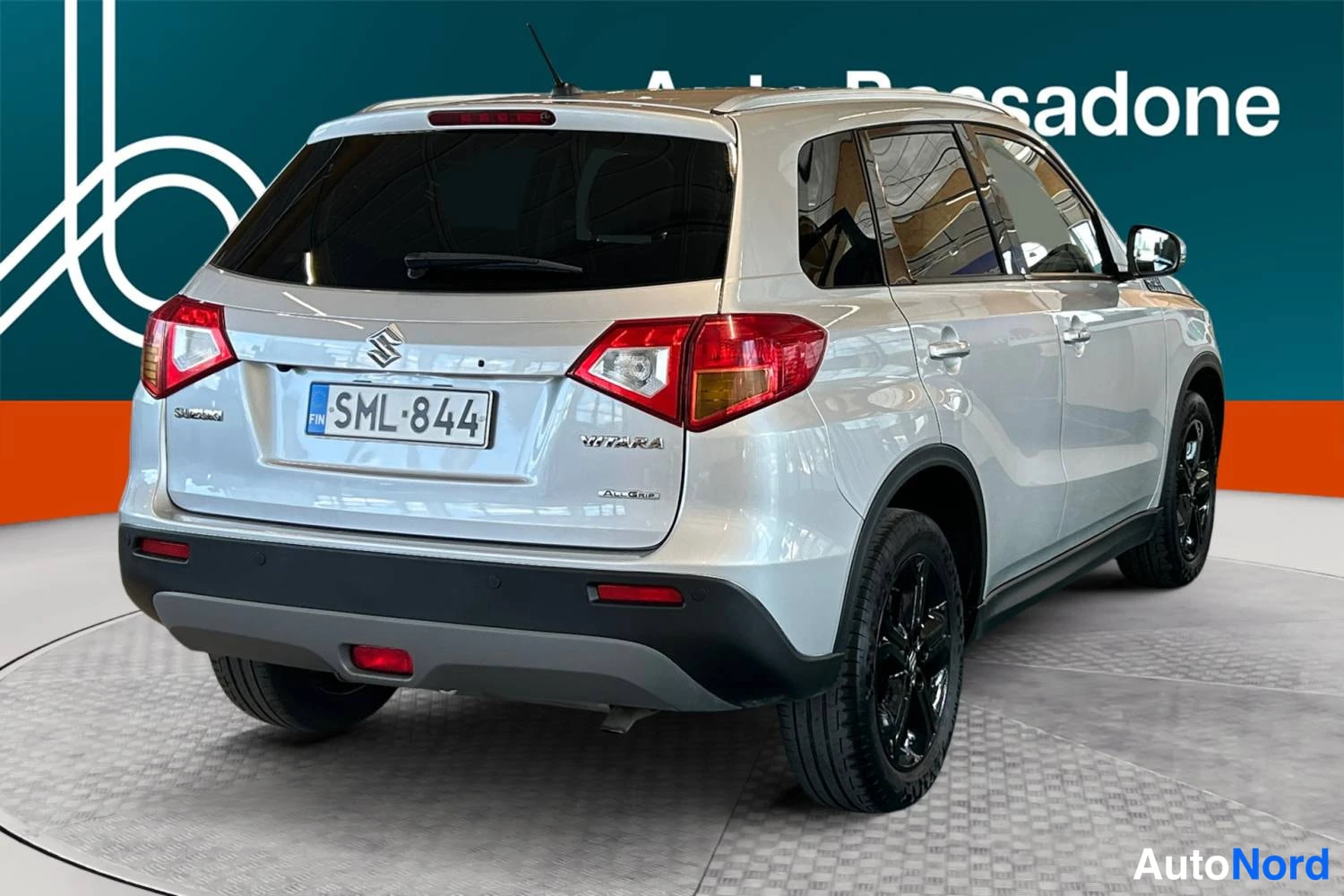 Hopea Suzuki Vitara 2017, takaviisto, kuva 8
