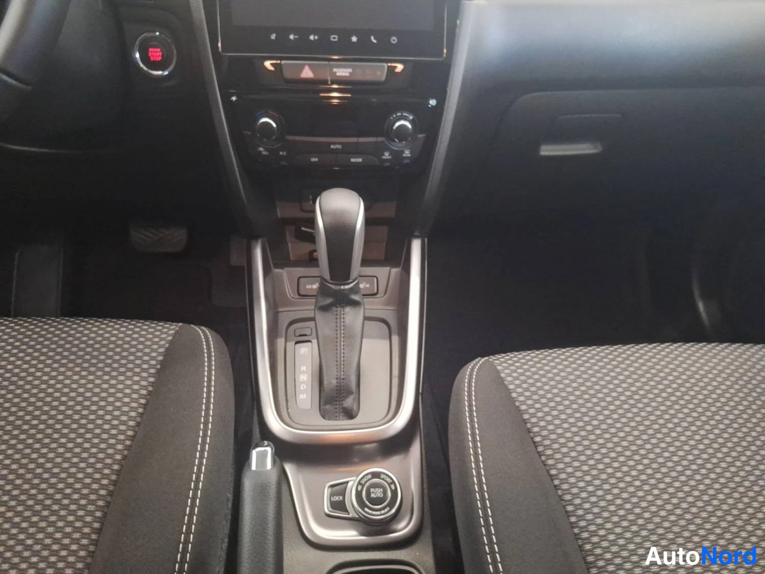 Harmaa Suzuki Vitara 2026, kuva 14